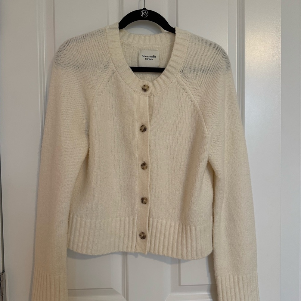 Abercrombie Women's Cream Cardigan Sweater Large